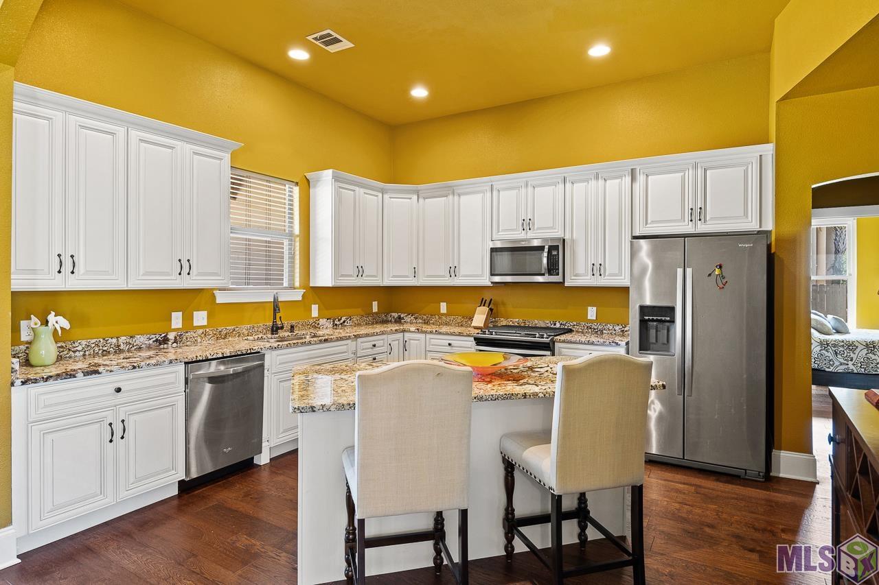 12221 Hampton Village Avenue Baton Rouge, LA 70818 - Photo 9 of 23
