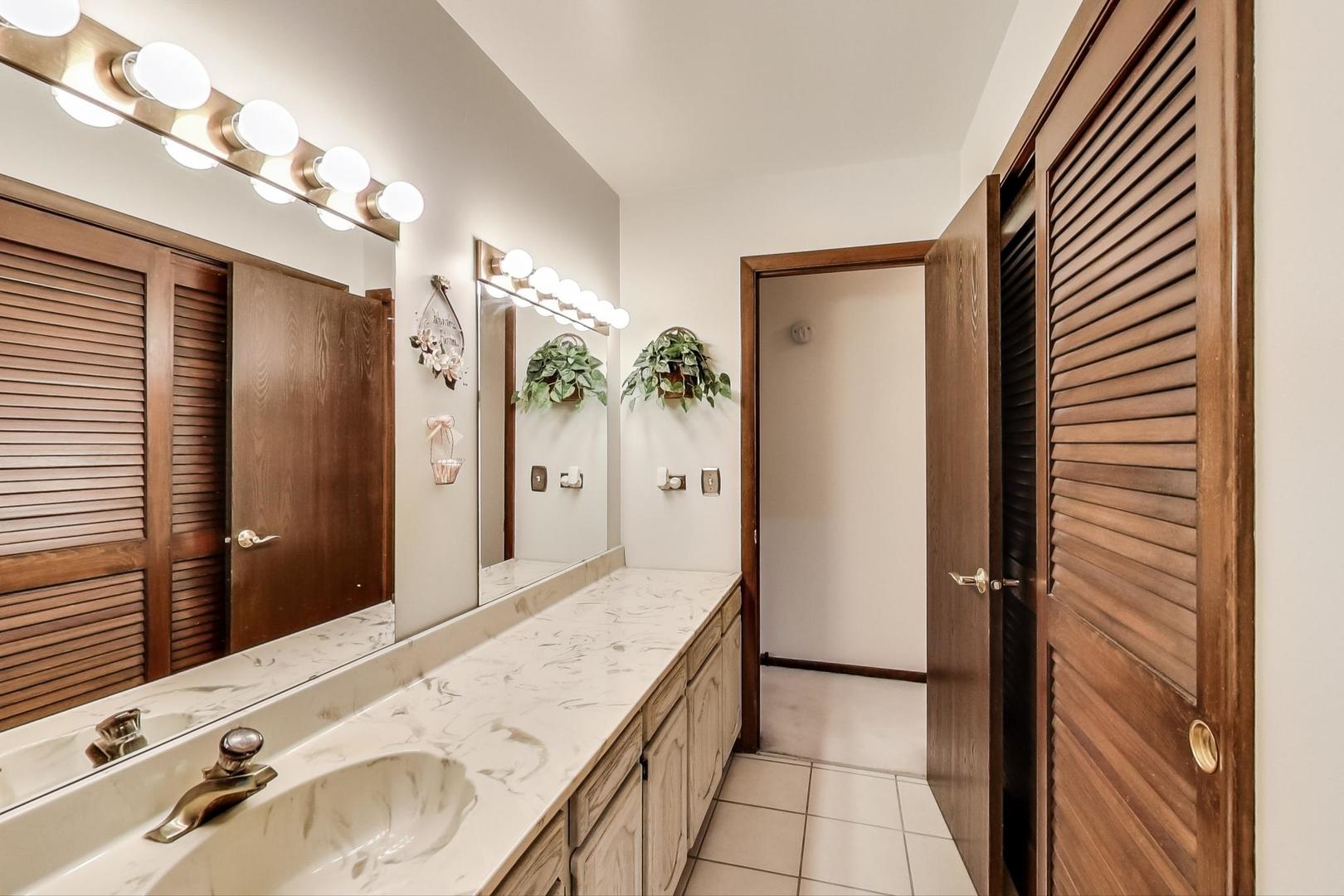 973 North Mill Road Addison, IL 60101 - Photo 21 of 37