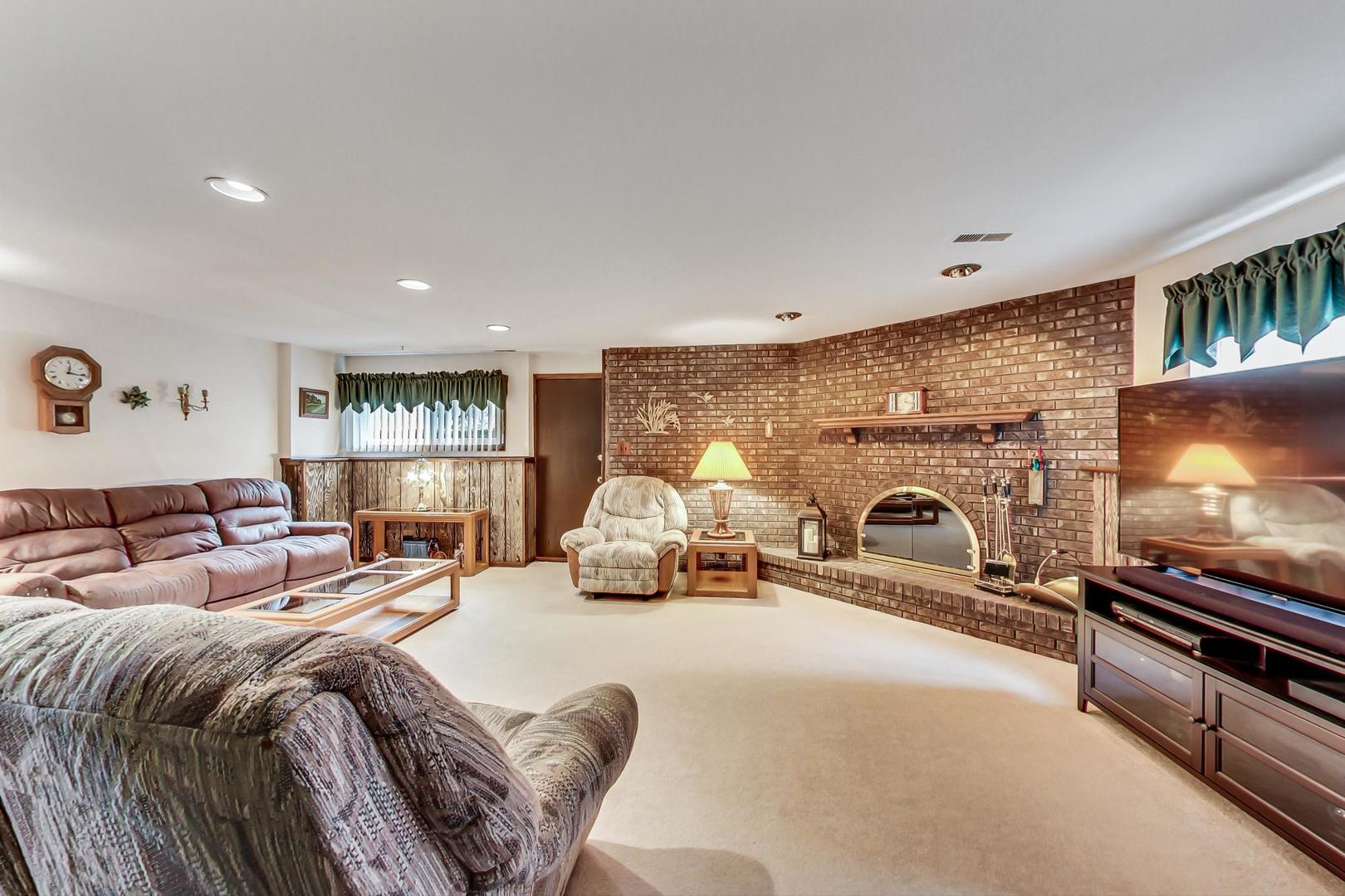973 North Mill Road Addison, IL 60101 - Photo 23 of 37