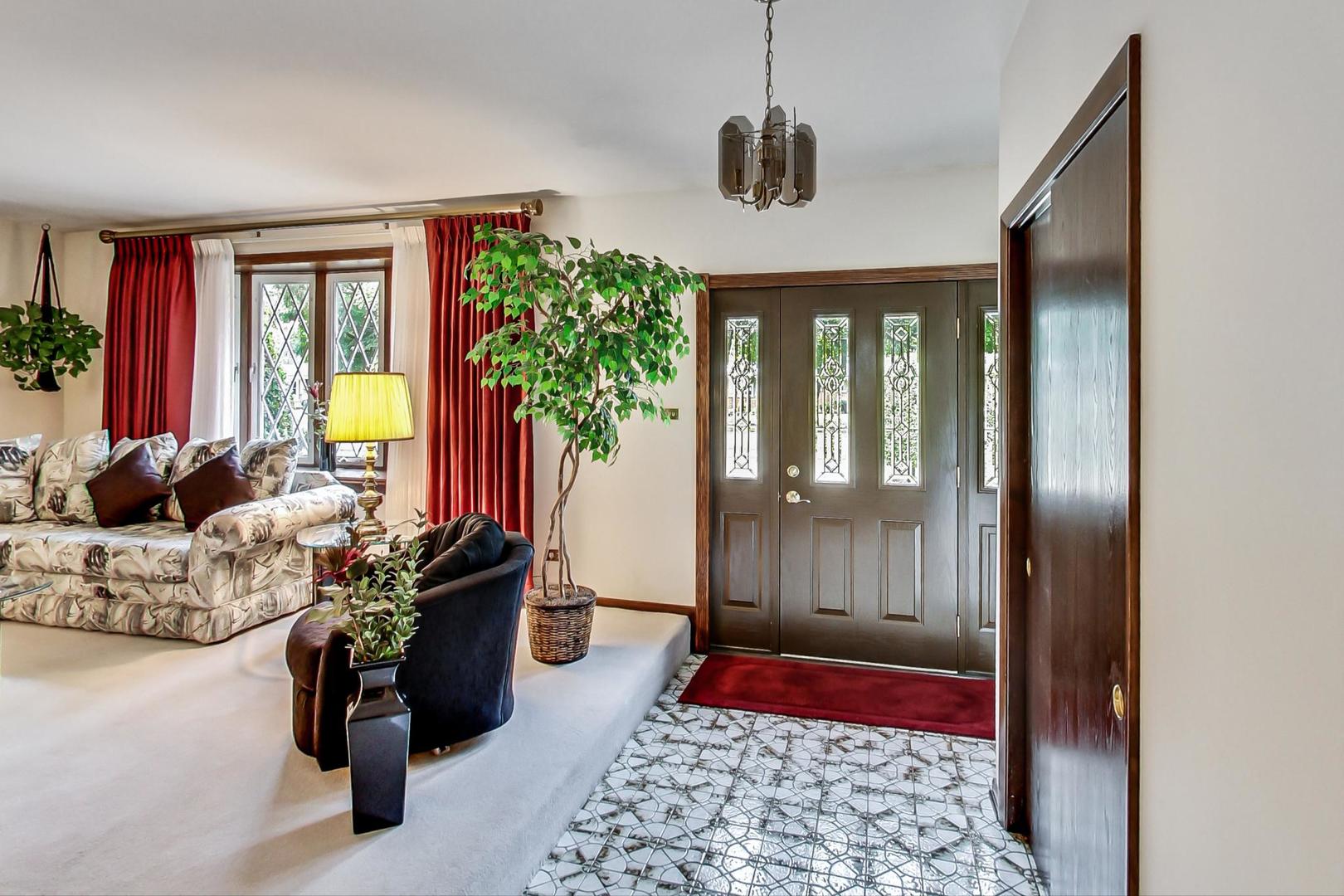 973 North Mill Road Addison, IL 60101 - Photo 4 of 37