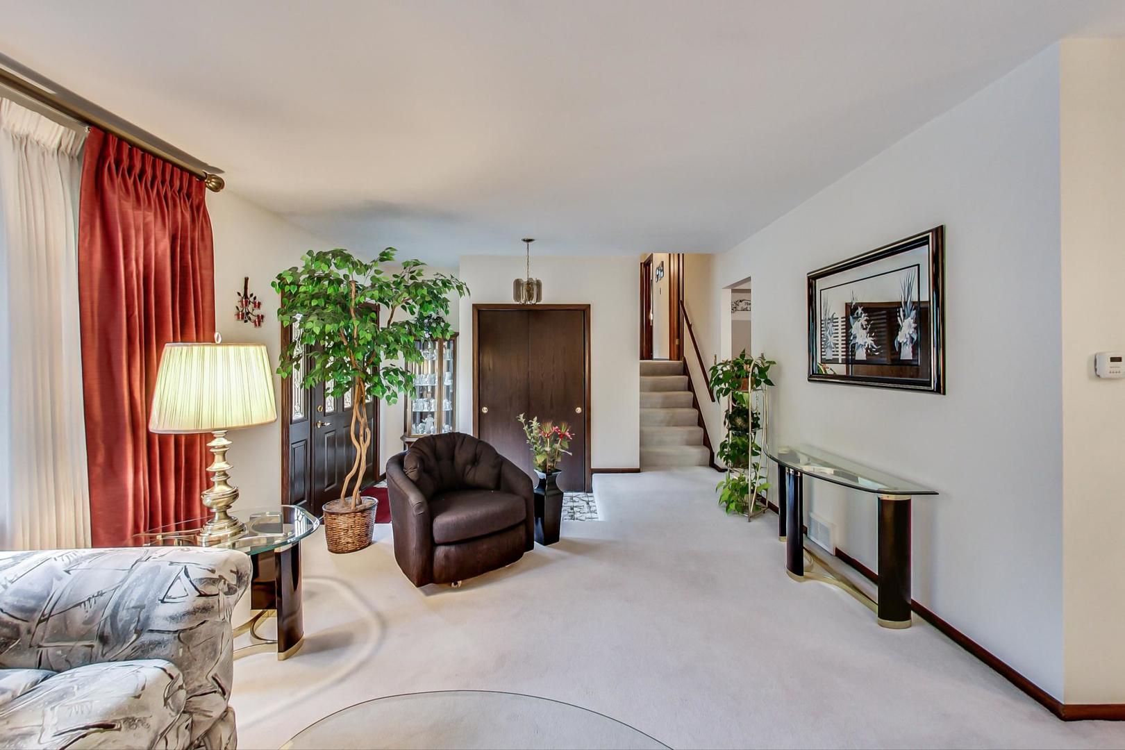 973 North Mill Road Addison, IL 60101 - Photo 6 of 37