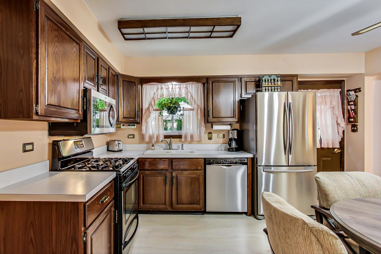 973 North Mill Road Addison, IL 60101 - Photo 7 of 37