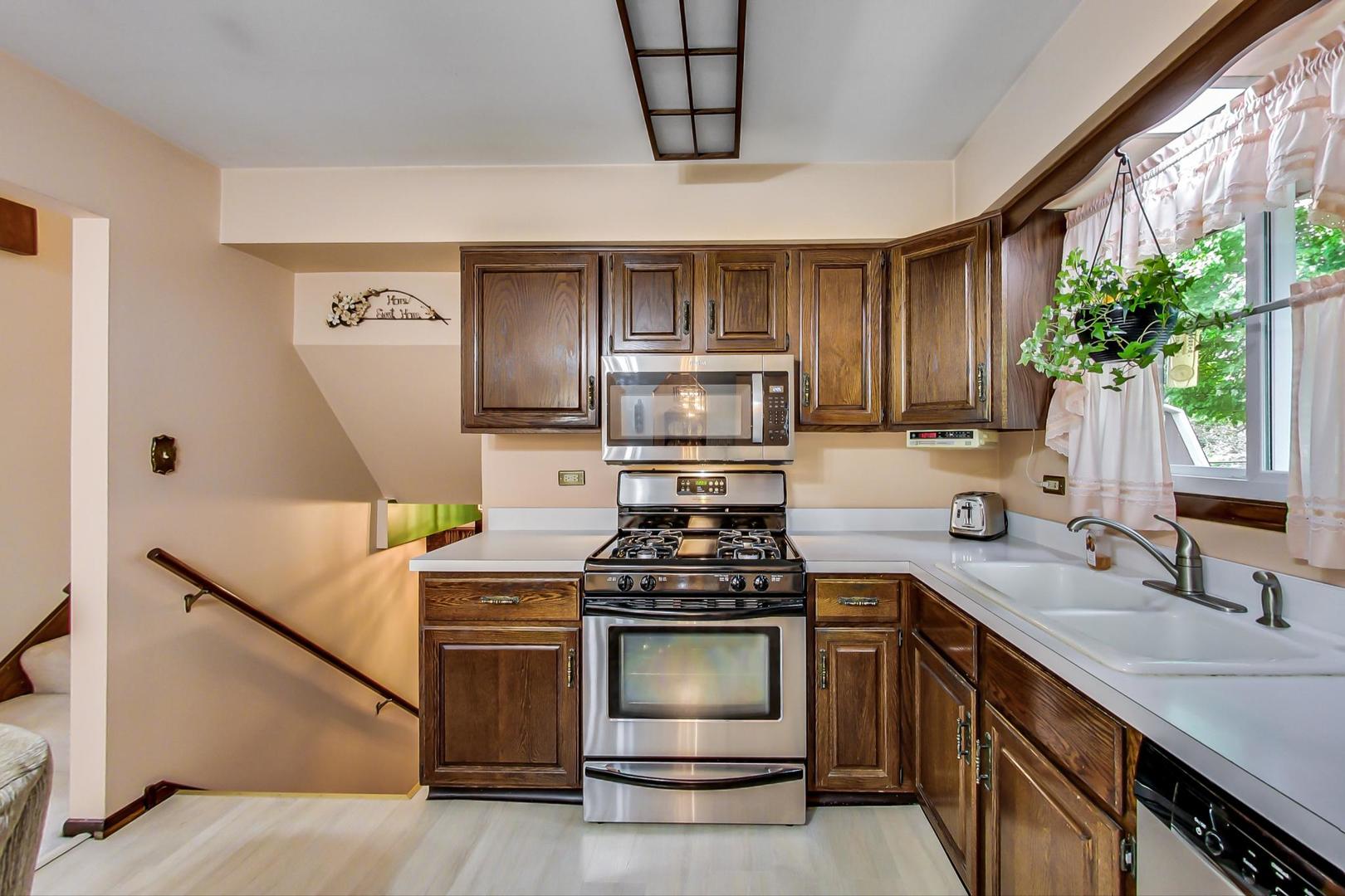 973 North Mill Road Addison, IL 60101 - Photo 8 of 37