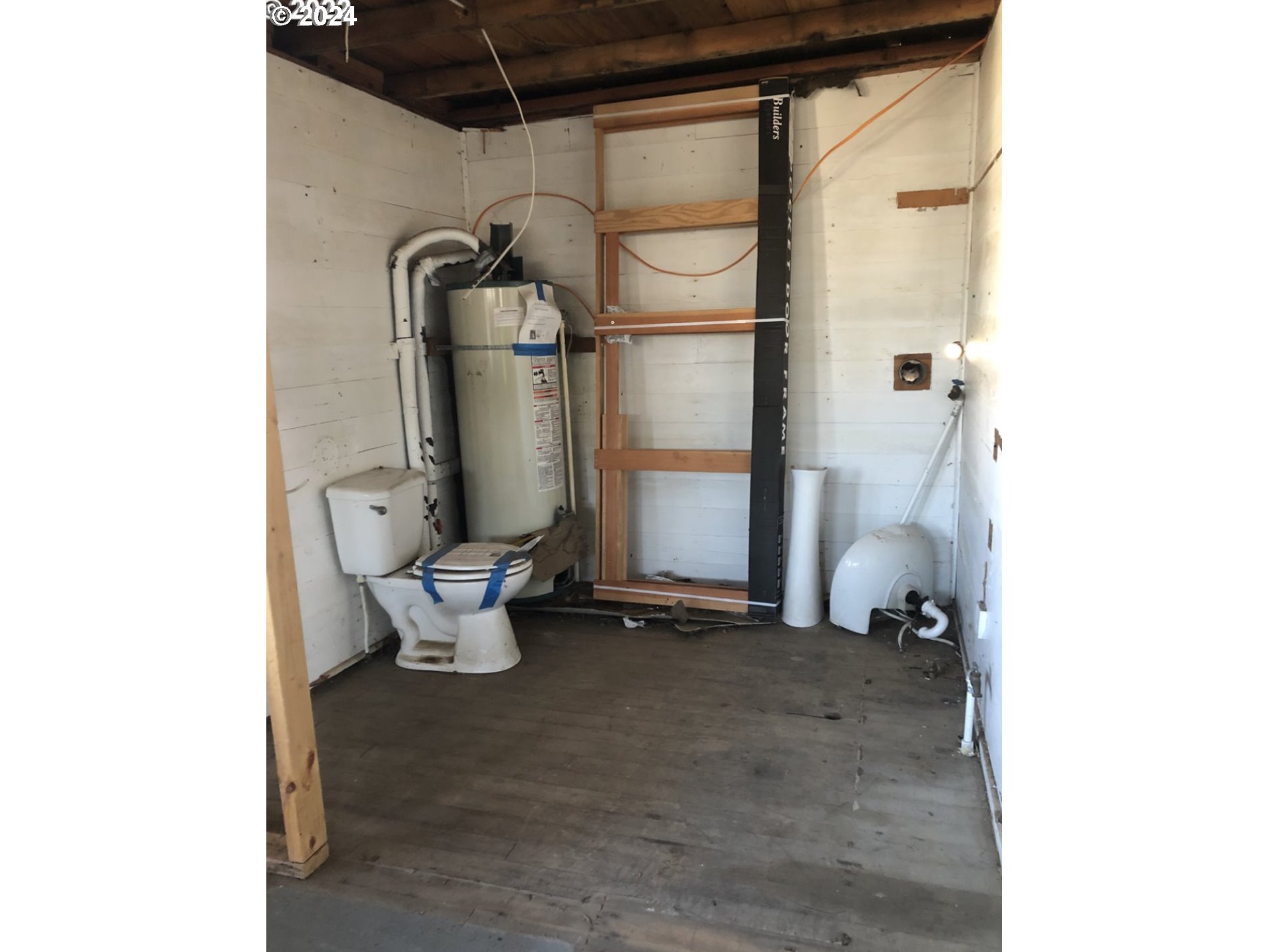 176 North Street Vernonia, OR 97064 - Photo 16 of 19 a bathroom with a toilet and shower