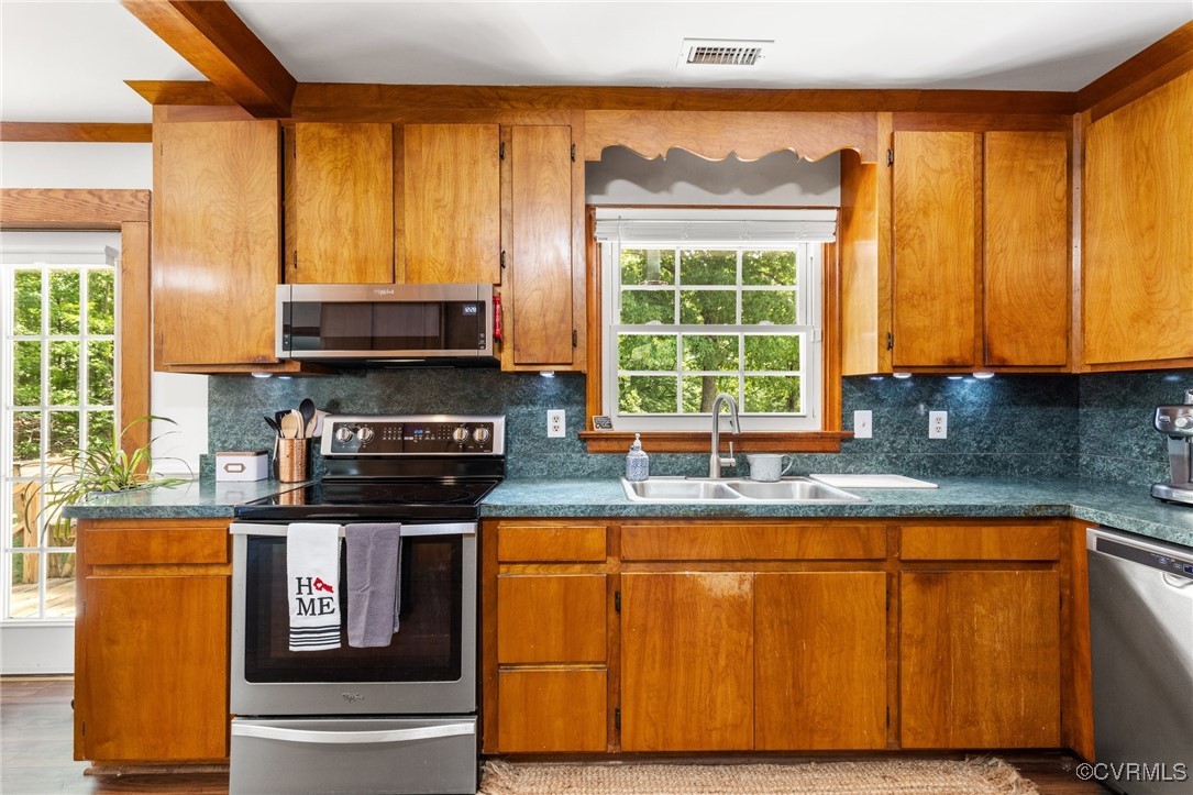2137 Dogtown Road Goochland, VA 23063 - Photo 11 of 40 Kitchen featuring appliances with stainless steel