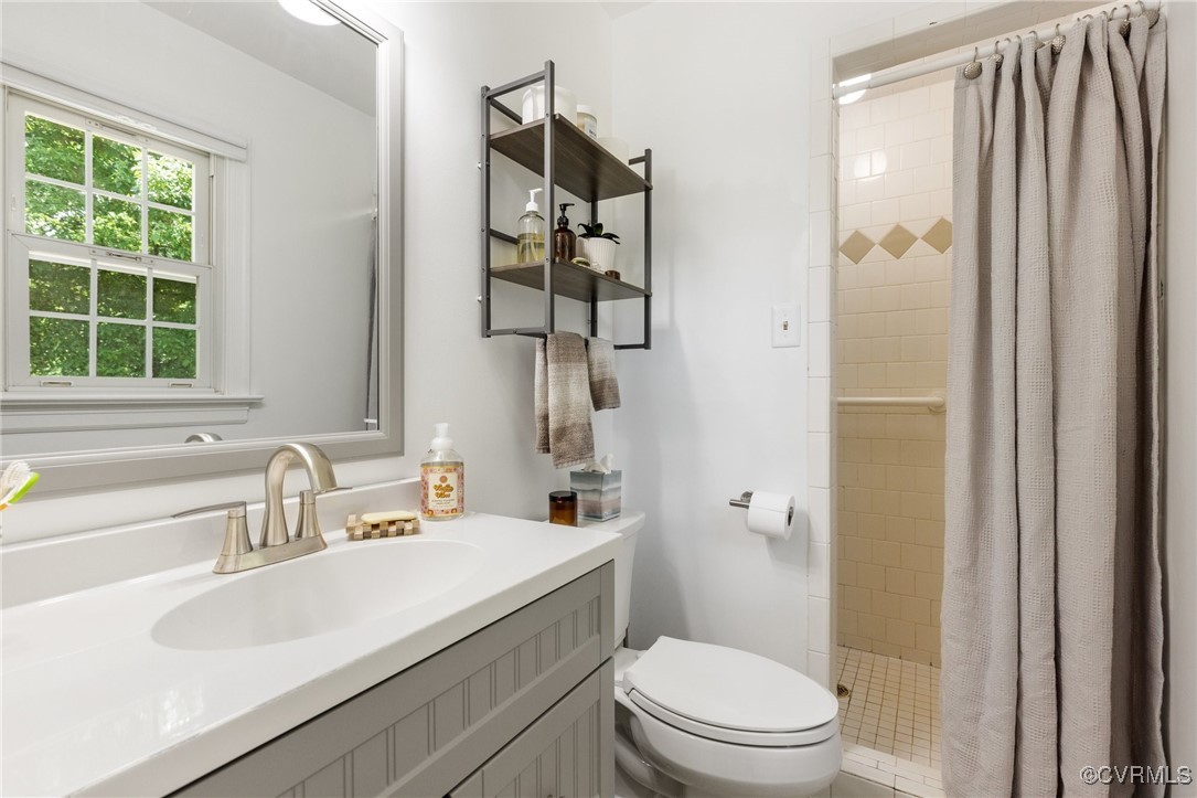 2137 Dogtown Road Goochland, VA 23063 - Photo 15 of 40 Full bath featuring a stall shower, toilet, and va