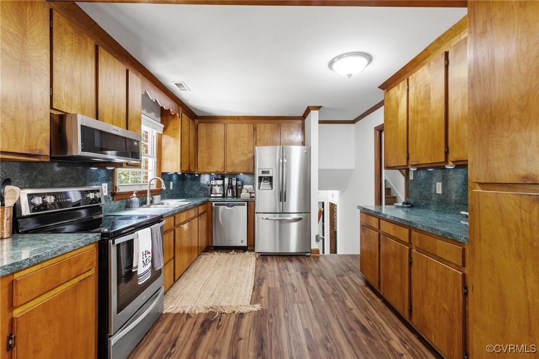 2137 Dogtown Road Goochland, VA 23063 - Photo 7 of 40 Kitchen with stainless steel appliances, a sink, d