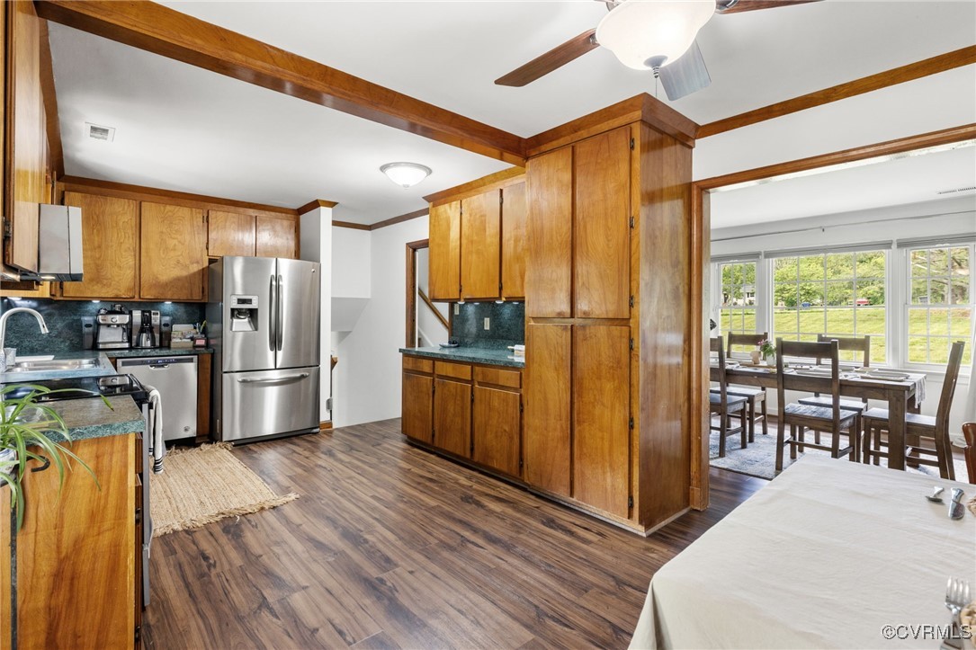 2137 Dogtown Road Goochland, VA 23063 - Photo 9 of 40 Kitchen featuring stainless steel appliances, tast