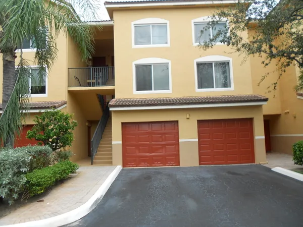 $2,600 | 300 Scotia Drive, Unit 203, Hypoluxo, FL 33462