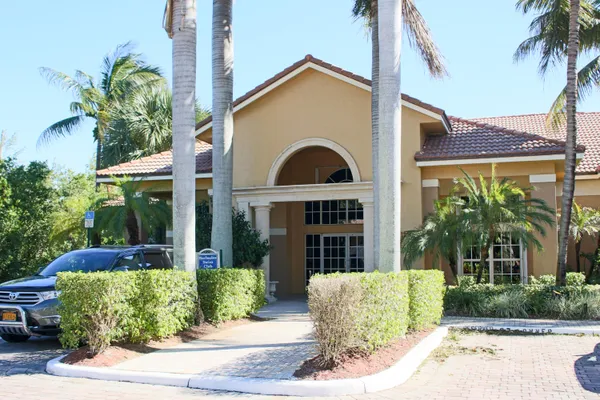$2,600 | 300 Scotia Drive, Unit 203, Hypoluxo, FL 33462