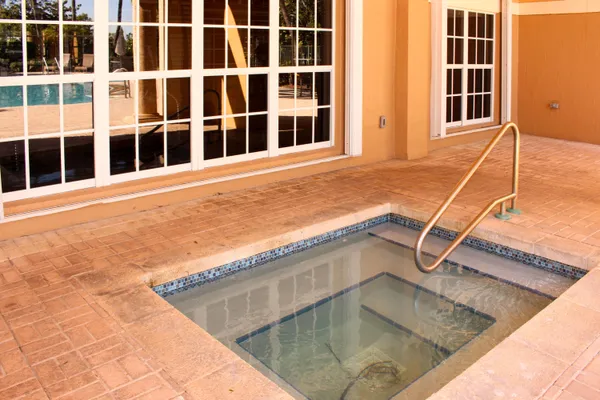 $2,600 | 300 Scotia Drive, Unit 203, Hypoluxo, FL 33462