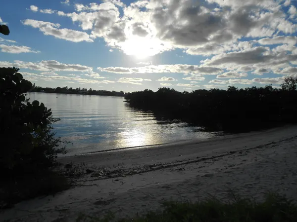 $2,600 | 300 Scotia Drive, Unit 203, Hypoluxo, FL 33462