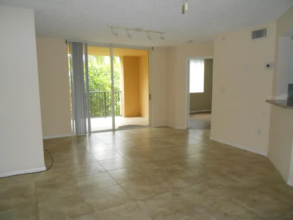 $2,600 | 300 Scotia Drive, Unit 203, Hypoluxo, FL 33462