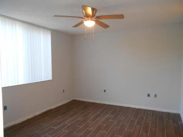$2,600 | 300 Scotia Drive, Unit 203, Hypoluxo, FL 33462