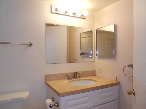 $2,600 | 300 Scotia Drive, Unit 203, Hypoluxo, FL 33462