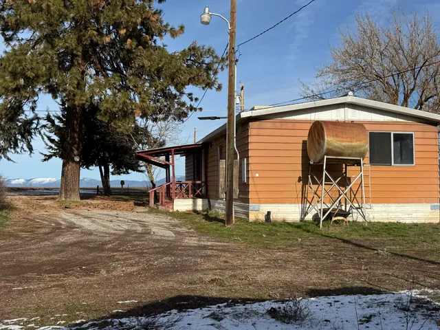 a white refrigerator freezer sitting in a kitchen