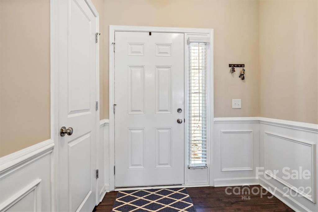 530 Hunters Dance Road Fort Mill, SC 29708 - Photo 2 of 35 a bathroom with a bathtub