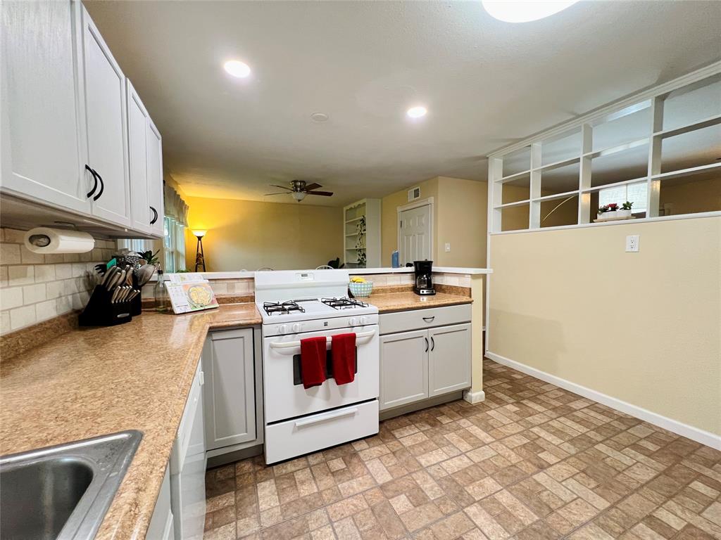 310 West 15th Street Irving, TX 75060 - Photo 21 of 30
