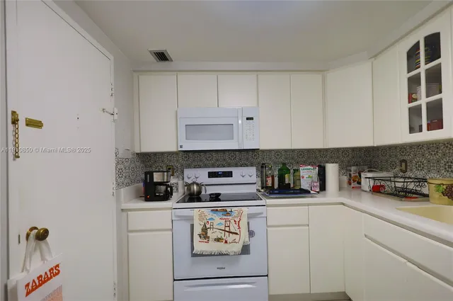 $620,000 | 9225 Collins Avenue, Unit PHC, Surfside, FL 33154