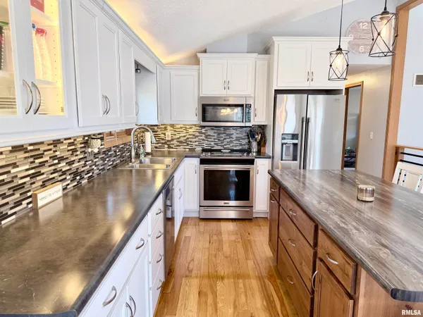 $499,900 | 119 Birch Court, Dahinda, IL 61428