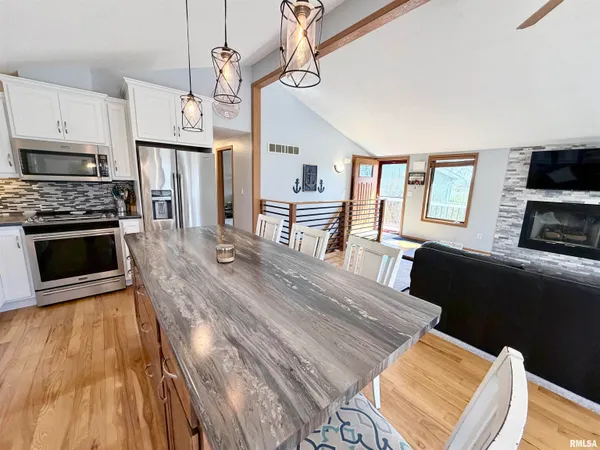 $499,900 | 119 Birch Court, Dahinda, IL 61428