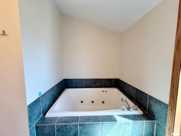 $499,900 | 119 Birch Court, Dahinda, IL 61428