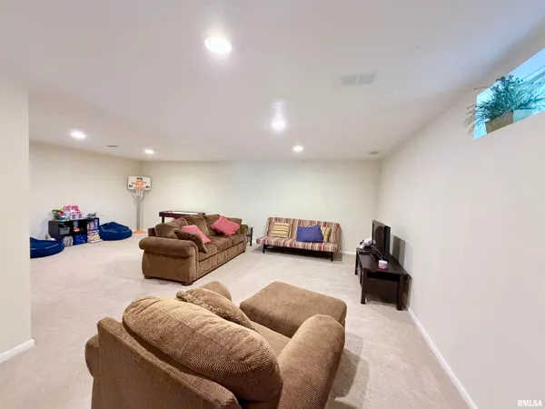 $499,900 | 119 Birch Court, Dahinda, IL 61428