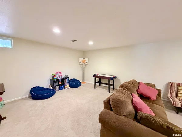 $499,900 | 119 Birch Court, Dahinda, IL 61428