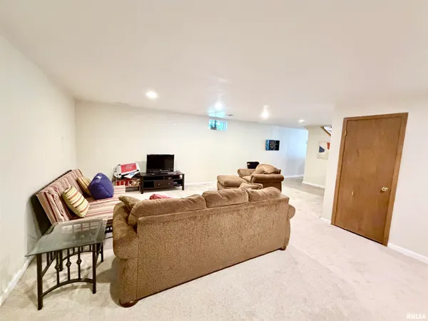 $499,900 | 119 Birch Court, Dahinda, IL 61428