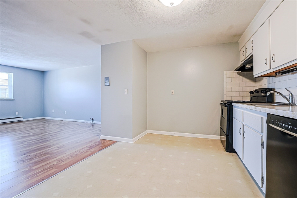 96 Richardson Road, Unit B28 Chelmsford, MA 01863 - Photo 8 of 25