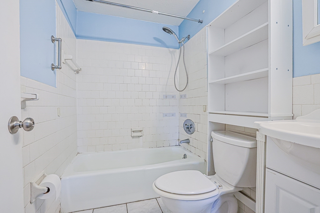 96 Richardson Road, Unit B28 Chelmsford, MA 01863 - Photo 10 of 25