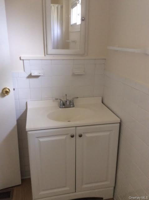 2380 South Harbor Road Southold, NY 11971 - Photo 12 of 13 2380 S Harbor Rd - Landlord photos