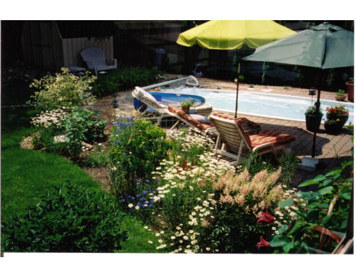 40 Chippewa Road Worcester, MA 01602 - Photo 3 of 7 a backyard of a house with table and chairs under an umbrella