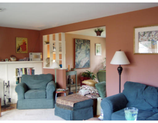 40 Chippewa Road Worcester, MA 01602 - Photo 5 of 7 a living room with furniture and a lamp