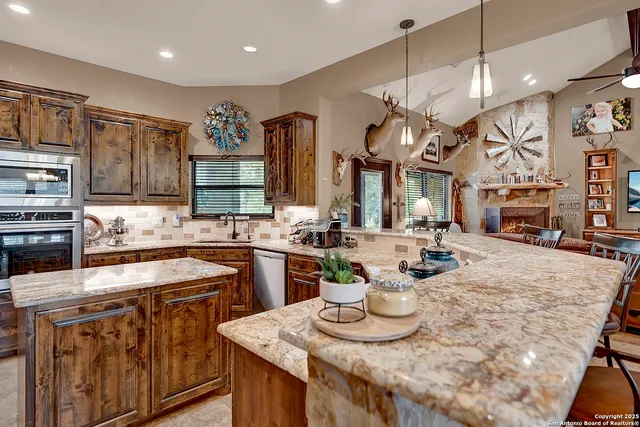 $2,000,000 | 1494 County Road 433, Stockdale, TX 78160