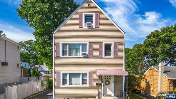 $785,000 | 50 Jefferson Avenue, Hasbrouck Heights, NJ 07604