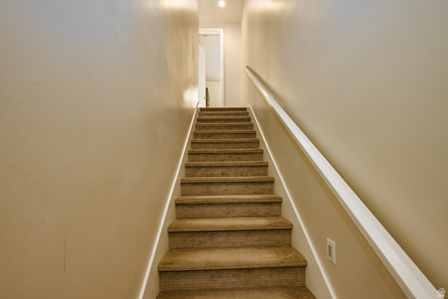 1283 North Gallen Road Santa Clara, UT 84765 - Photo 34 of 103 View of staircase going to 2nd level