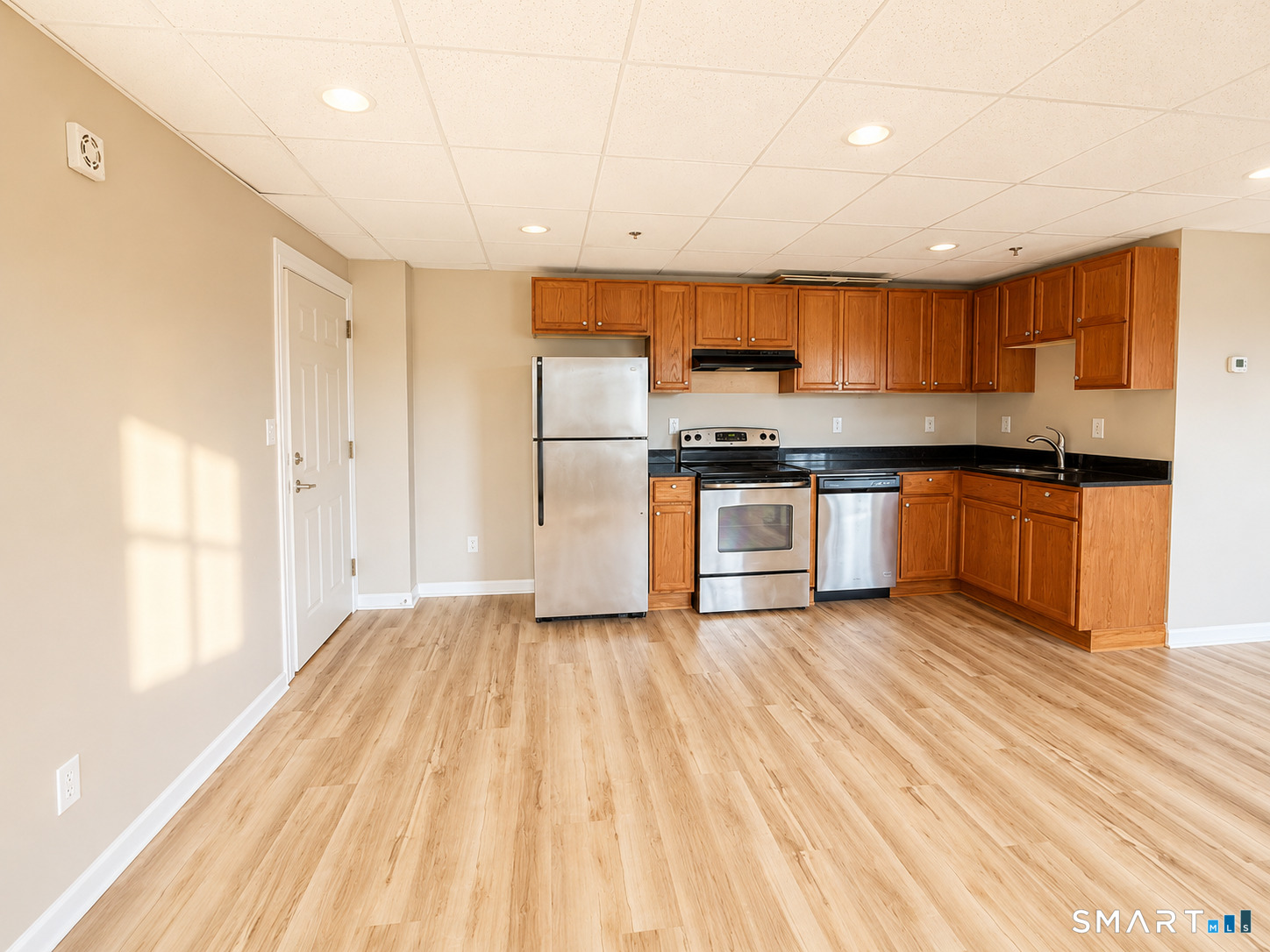 82 Main Street East Hampton, CT 06424 - Photo 4 of 34