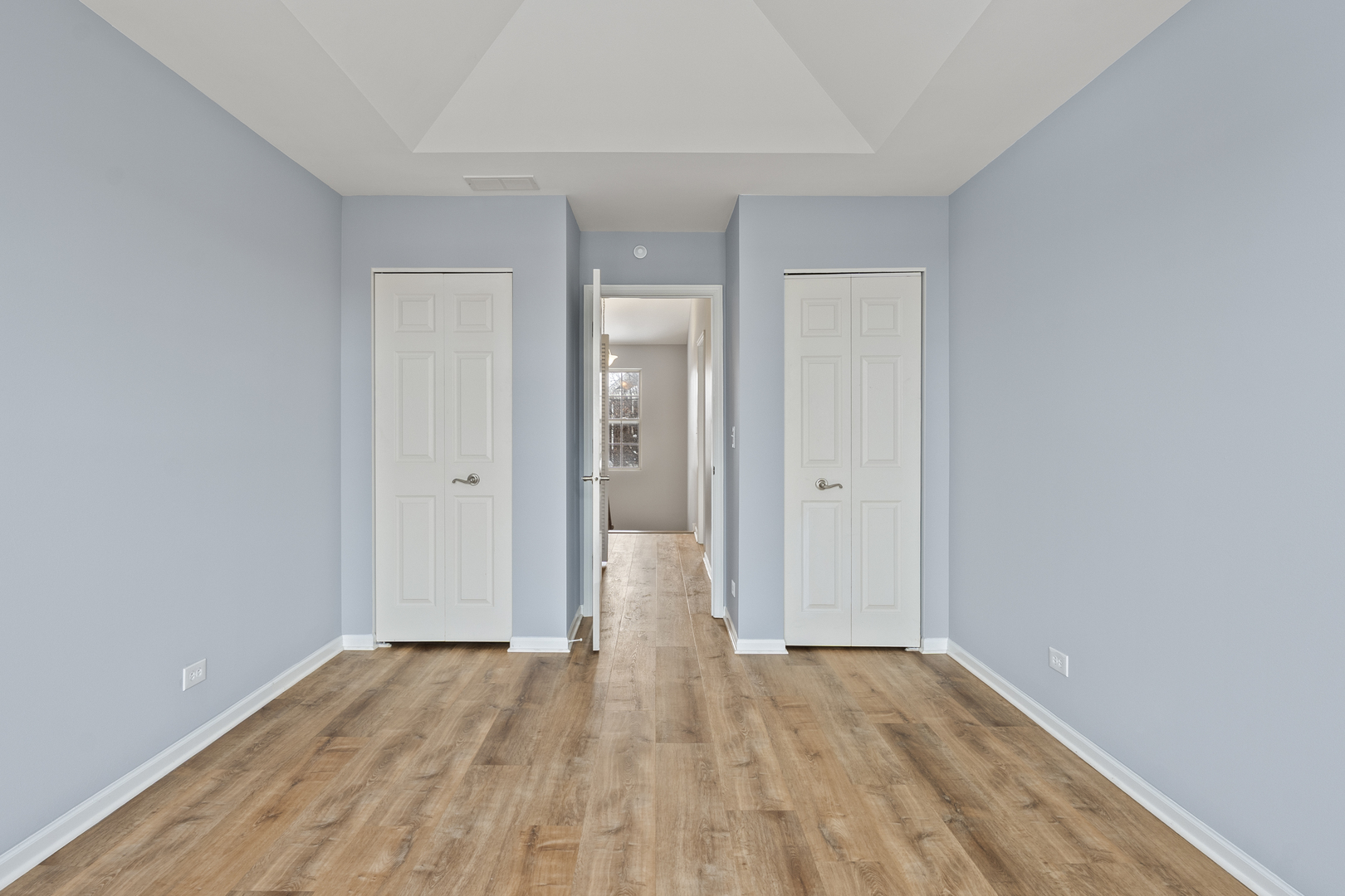 484 Prestwick Lane Wheeling, IL 60090 - Photo 20 of 36 wooden floor in a room