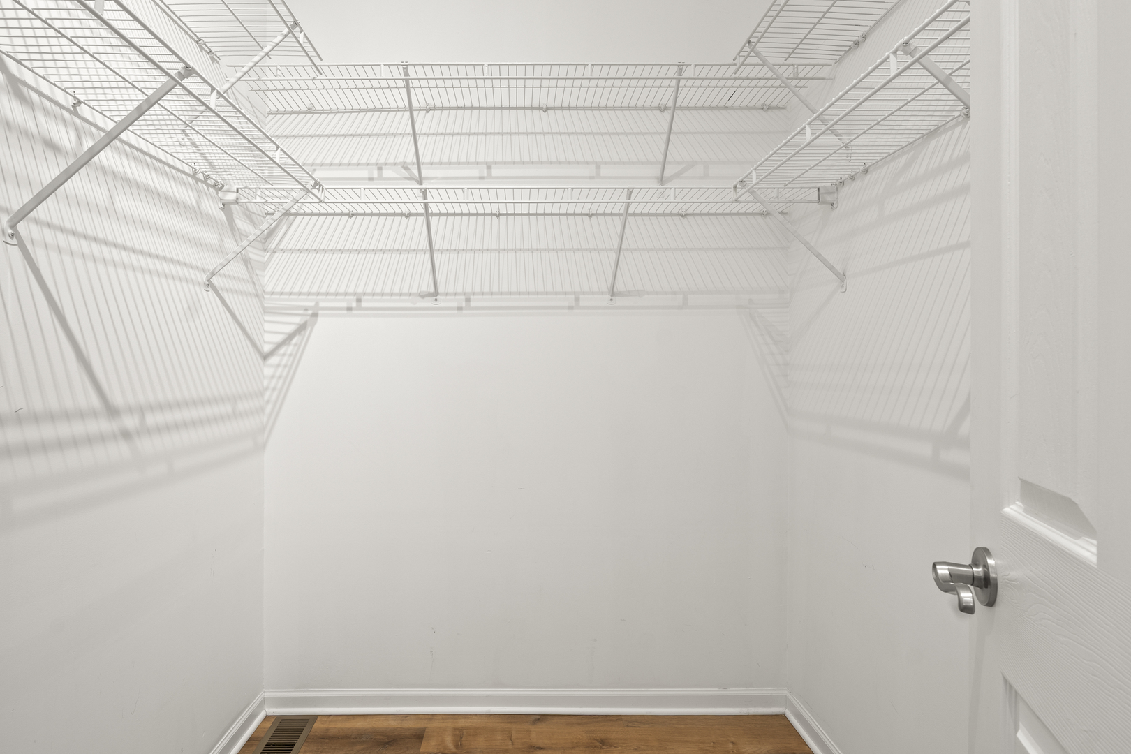 484 Prestwick Lane Wheeling, IL 60090 - Photo 21 of 36 a view of a small space