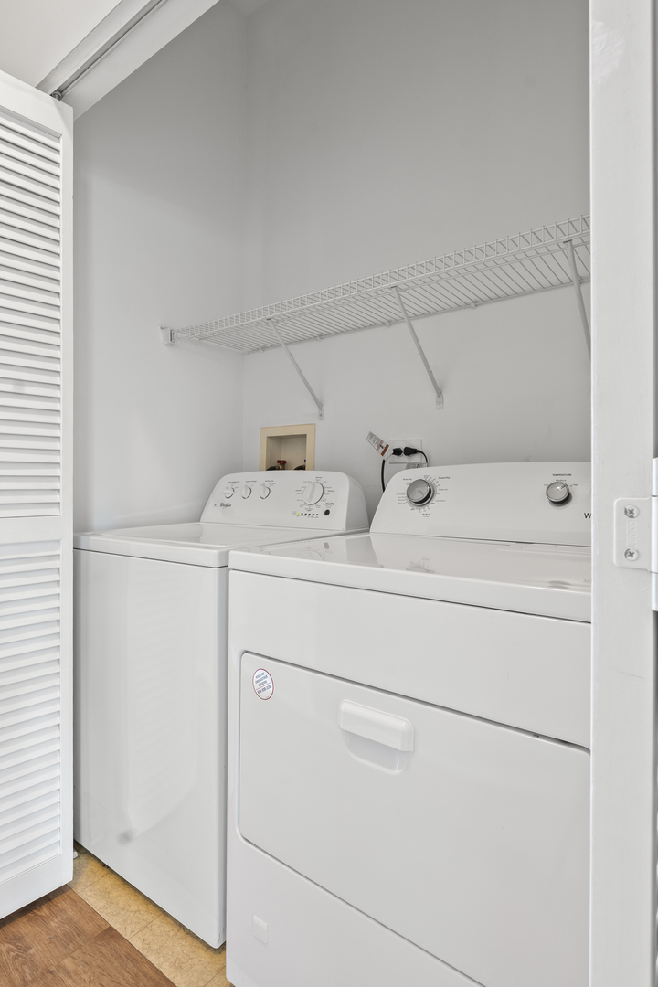 484 Prestwick Lane Wheeling, IL 60090 - Photo 22 of 36 a utility room with dryer and washer