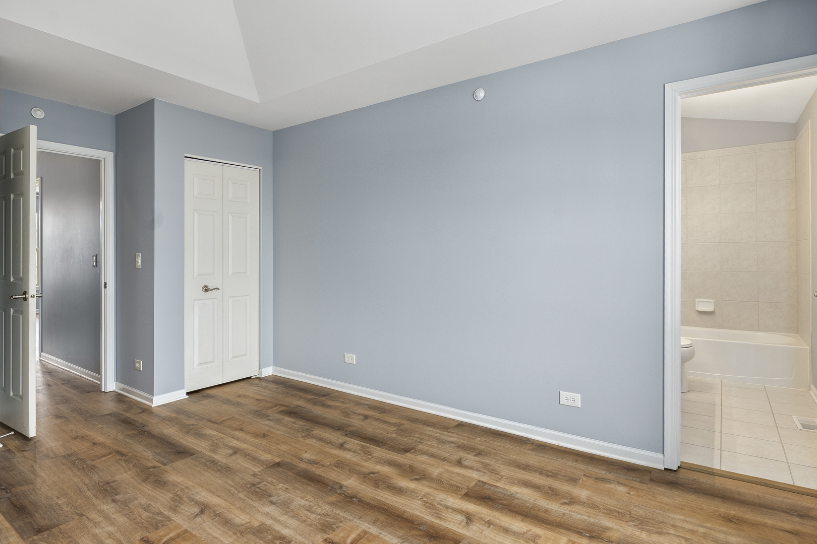 484 Prestwick Lane Wheeling, IL 60090 - Photo 24 of 36 a view of an empty room