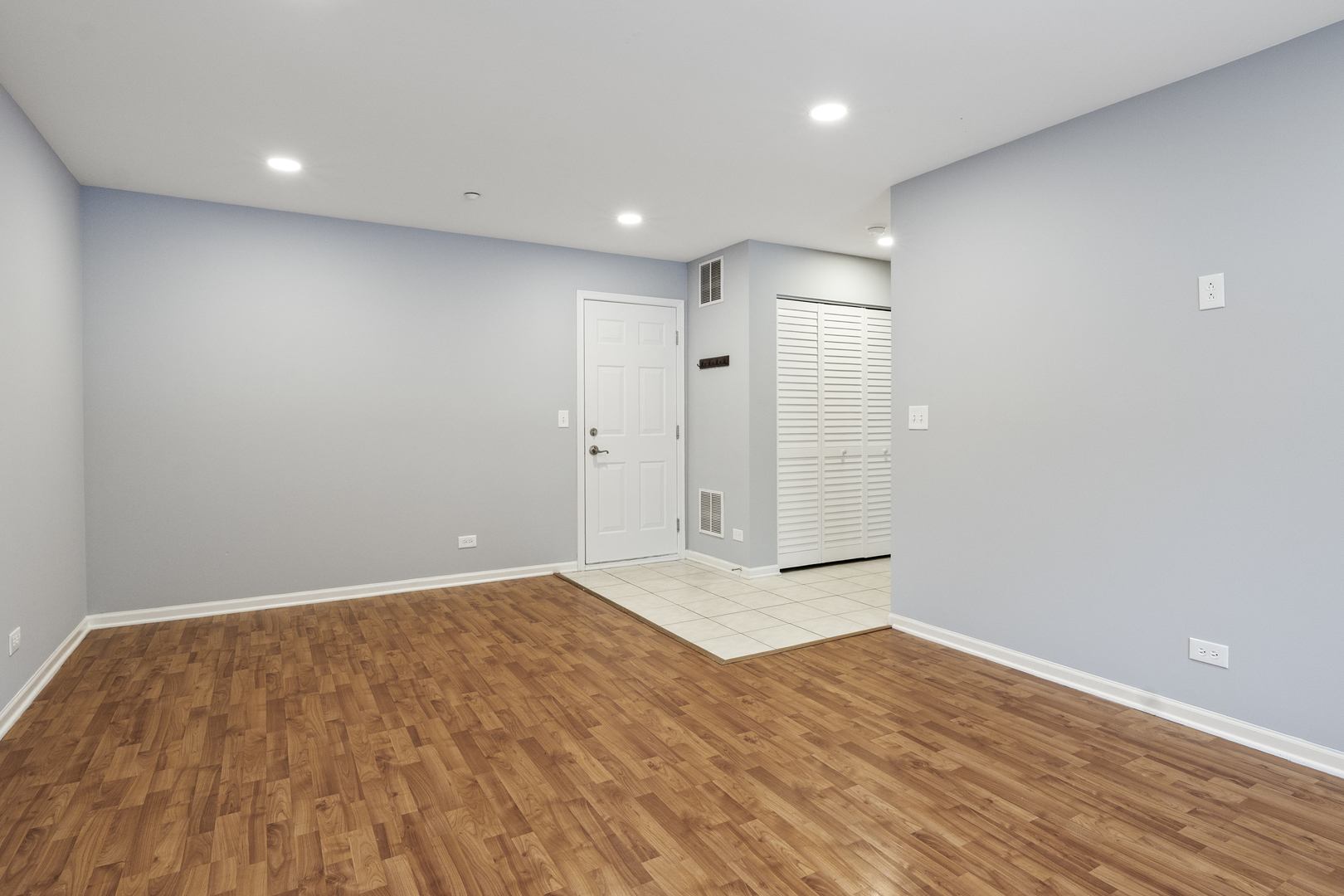 484 Prestwick Lane Wheeling, IL 60090 - Photo 27 of 36 a view of empty room