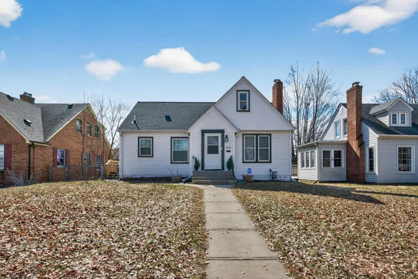 $309,000 | 930 Hawthorne Avenue East, St. Paul, MN 55106