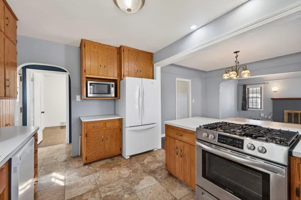 $309,000 | 930 Hawthorne Avenue East, St. Paul, MN 55106