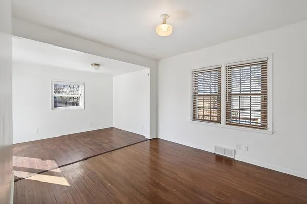 $309,000 | 930 Hawthorne Avenue East, St. Paul, MN 55106