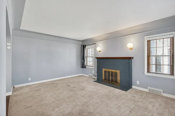 $309,000 | 930 Hawthorne Avenue East, St. Paul, MN 55106