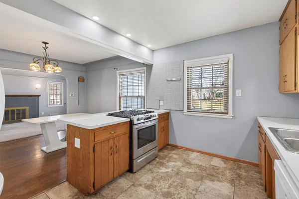 $309,000 | 930 Hawthorne Avenue East, St. Paul, MN 55106