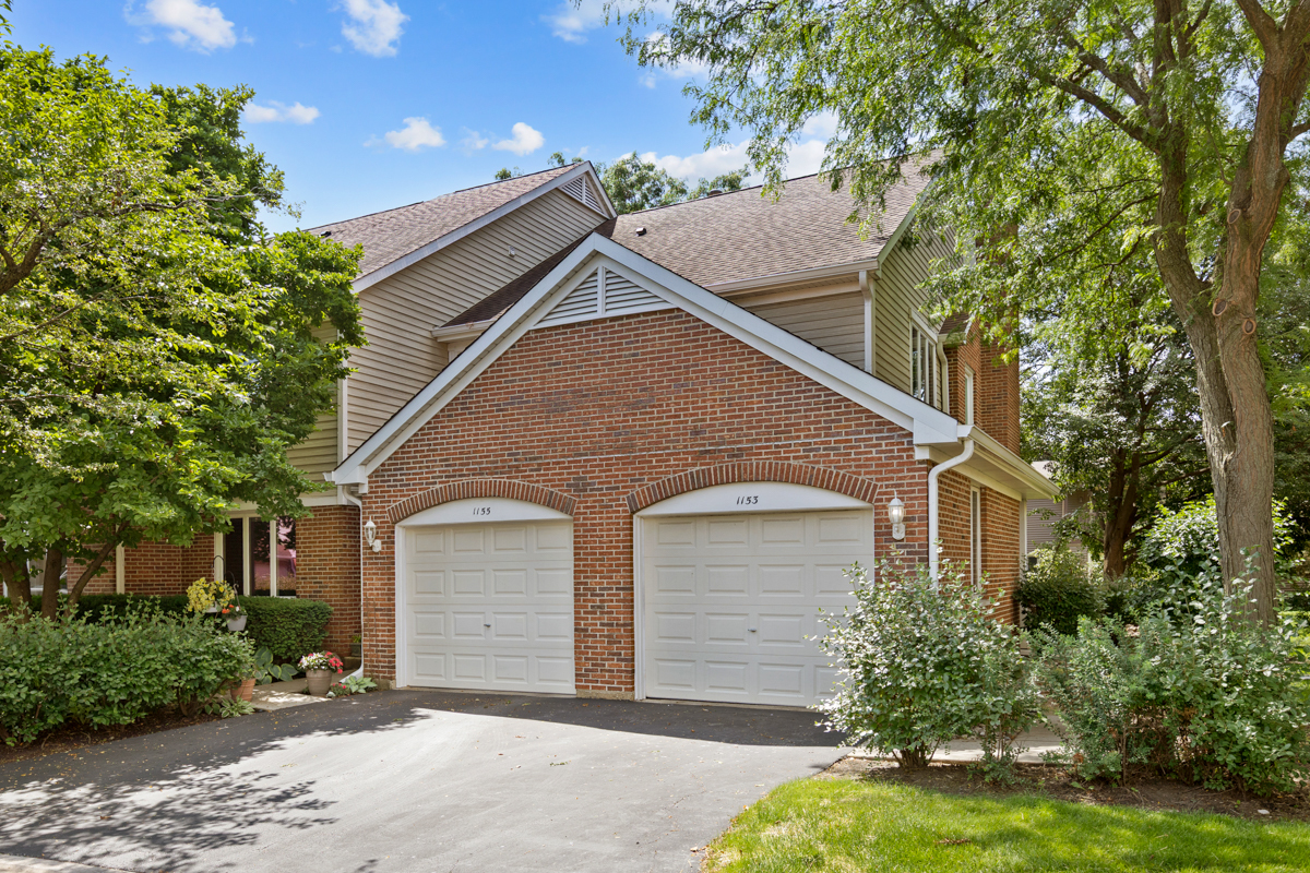 1153 South Linneman Road, Unit 1153 Mount Prospect, IL 60056 - Photo 1 of 25
