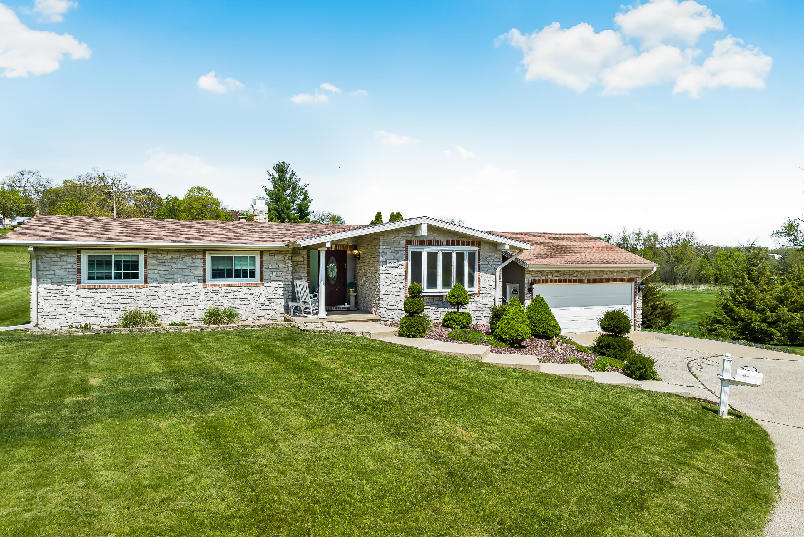 262 Castle Terrace Avenue Fontana, WI 53125 - Photo 1 of 38 262 Castle Terrace